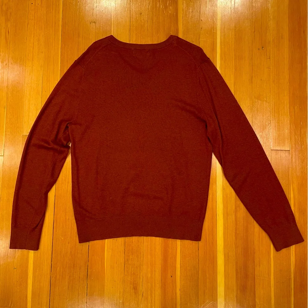 Banana Republic Men’s Maroon V Neck Sweater - Picture 2 of 5